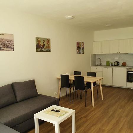 Stylish Apartment With Terrace And Garage In The City Center Plzeň Dış mekan fotoğraf